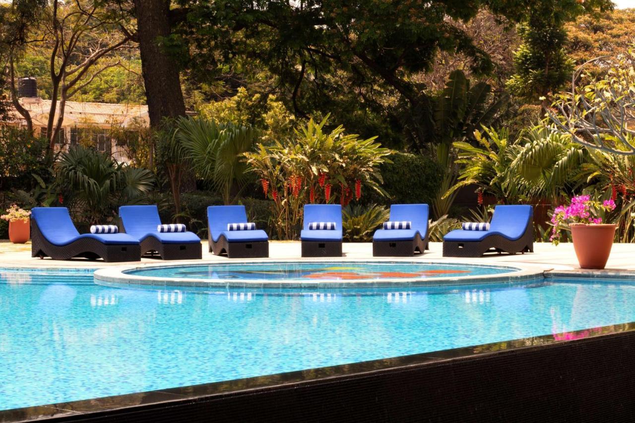迈索尔丽笙世嘉酒店 外观 照片 The pool at the Four Seasons Hotel